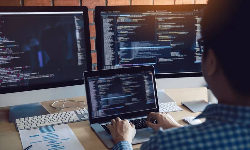 数据科学选型:R与Python如何赋能八公山区网站建设?